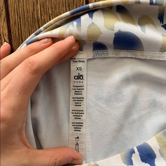 Alo Cropped Leggings - Picture 3 of 3